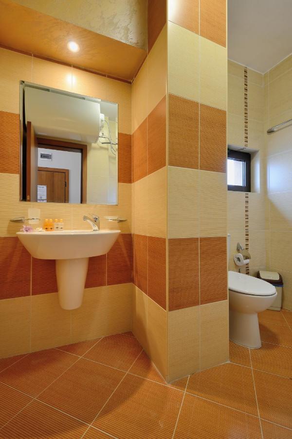 Fantasy Apartaments And Studios Avenue Комплекс Фантазия Хисаря Exterior foto